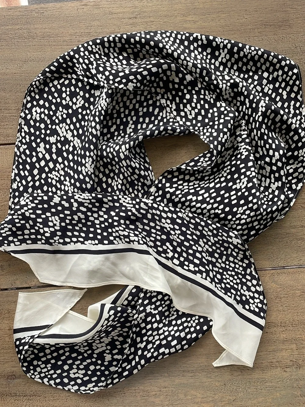 Vineyard vines  Black Raffia Straw Wide-Brimmed Hat + 100% SILK Scarf